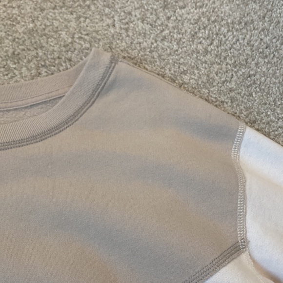 Women’s colorblock crewneck lightly used good condition size xs - Picture 3 of 4